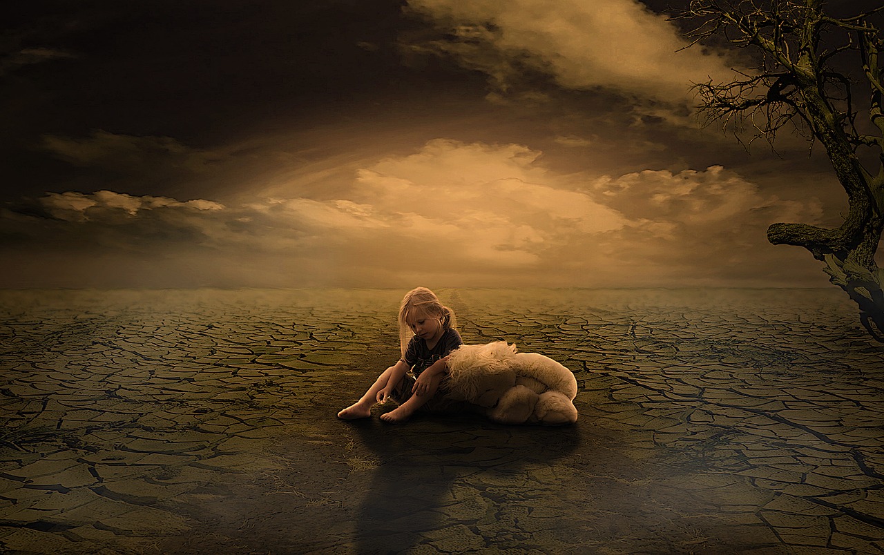 Loneliness Child Sadness Desert  - Drassari / Pixabay
