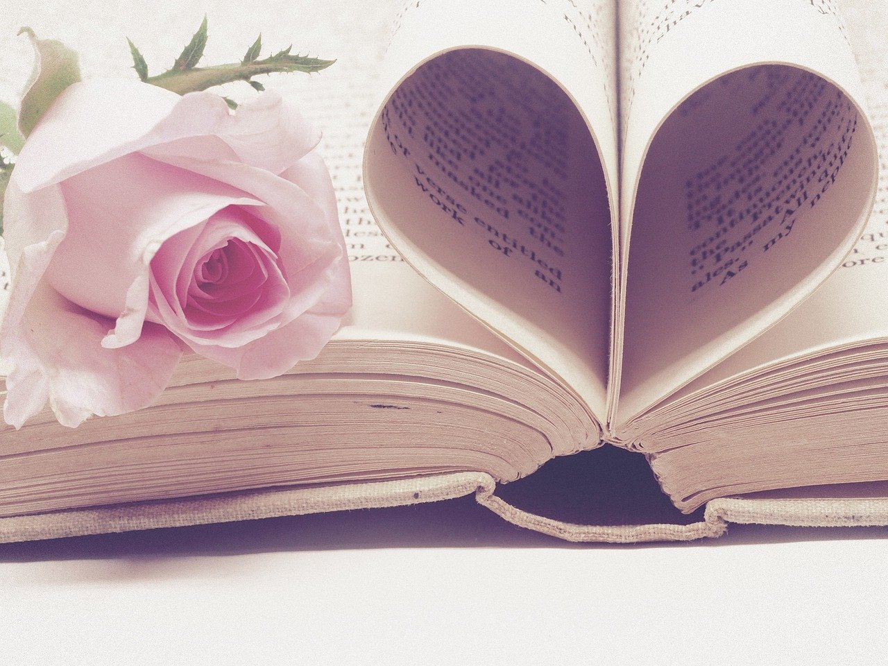 Love Story Valentine S Day Book  - JessBaileyDesign / Pixabay